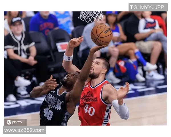 2014年2015年快船与马刺激战回顾两队巅峰对决的精彩瞬间与战术分析